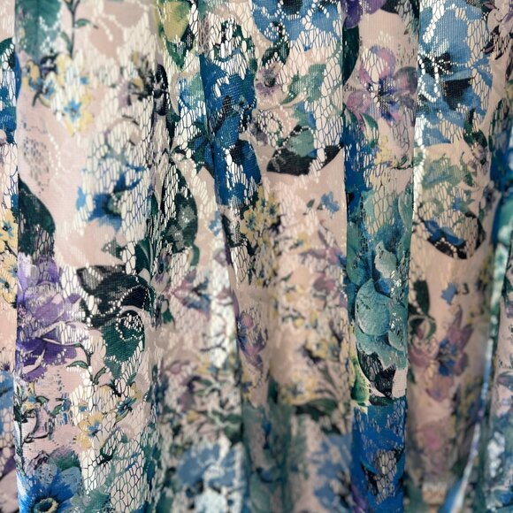 Floral Plus Size Dress - Picture 3 of 4